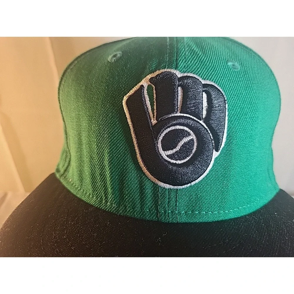 Green Milwaukee Brewers New Era‎ Fitted Hat - Size 8 MLB Baseball Cap
